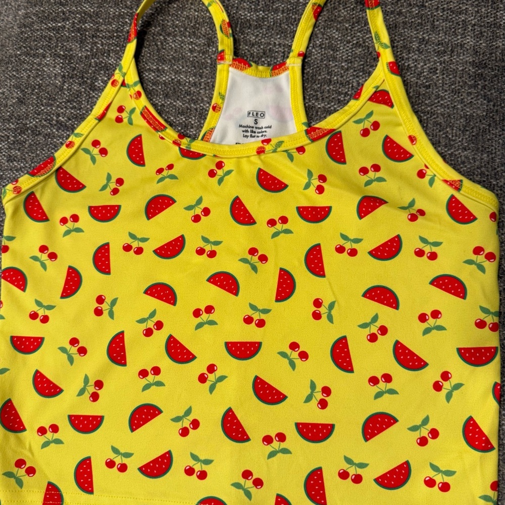 Fleo switch up crop tank